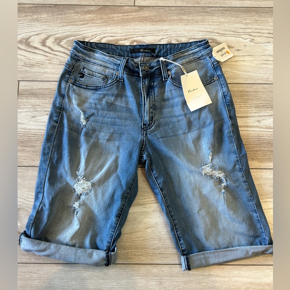 KanCan size 9/28 Bermuda shorts